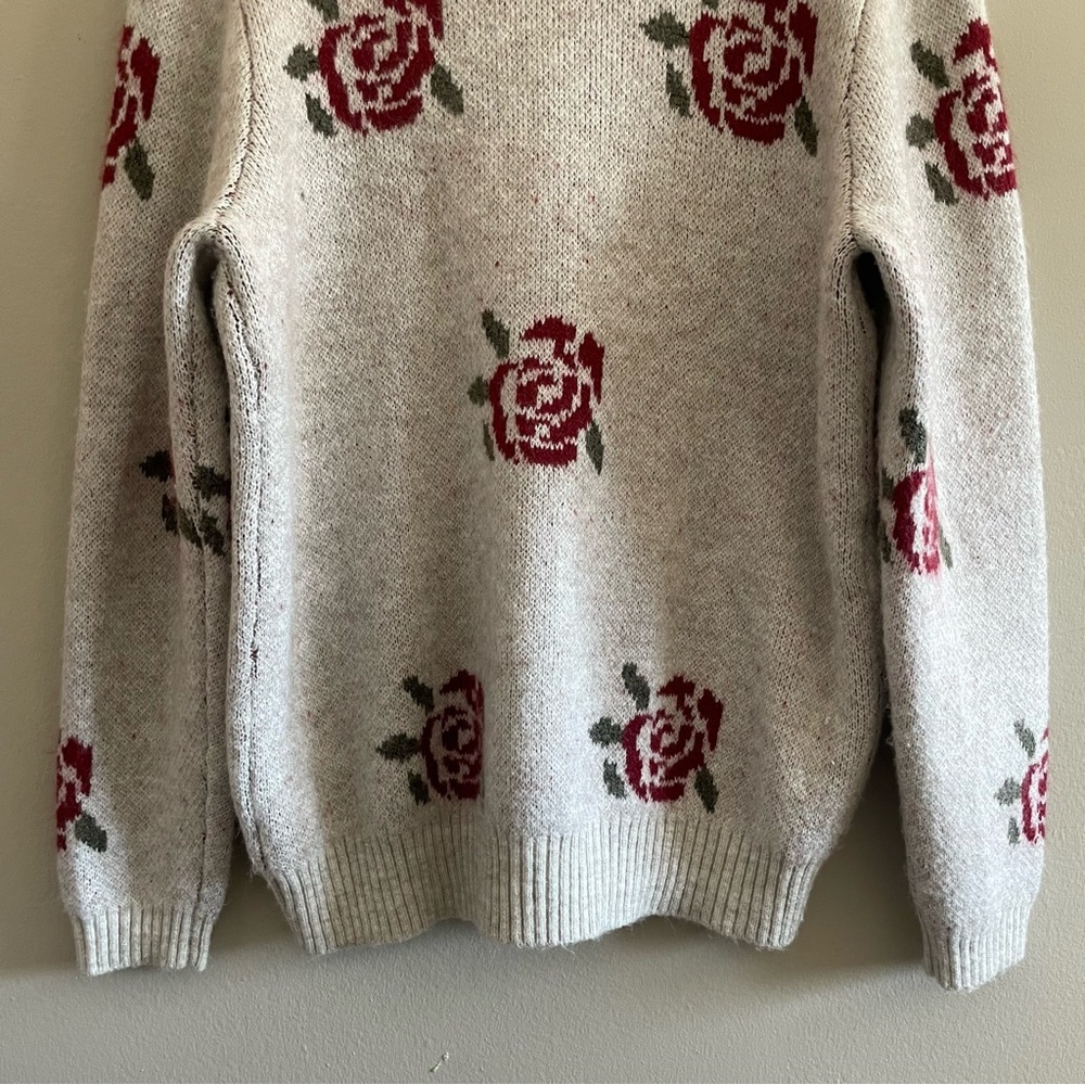 Cleo Oatmeal V Neck Rose Patterned Boxy Cardigan - Size Large Like New - Picture 12 of 16